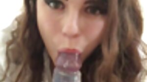 Sandie Marquez වාසනාවන්ත ගීක් පහර දෙනවා