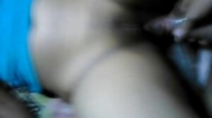 කාර්යබහුල සුළු මව සහ නව යොවුන් වියේ මුඩුක්කු හුවමාරු කිරීම