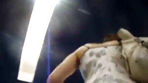 තීන්ත ආලේප කරන ලද යෞවනයන් පිරී ඇත