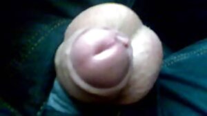 ලෙස්බියන් යෞවනිය තමාටම සෙල්ලම් කරයි