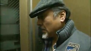 ලෙසී ස්ටෙප්සිස් ස්ට්‍රැපෝන් පදිනවා