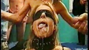 මිල්ෆ් පරිණත හෙදියක් වැඩ කරන රෝගීන් කුකුළා