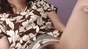 එල්ලා වැටෙන ස්ටඩ්ස් බ්ලොන්ඩියක් කඩා දමා ඇගේ පිස්සෝ වලින් ඇයව ස්නානය කරයි