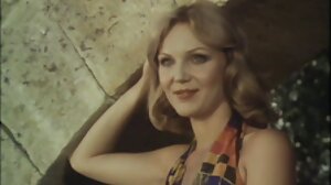 ලැටිනා නිම්ෆෝ බිරිඳව පොදු වැසිකිළියක් තුළ හිස් මිනිසෙකු විසින් කඩා දමයි