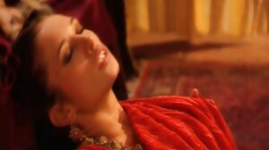 VIP4k. දඩයක්කාරයා පන්දු යැවීමේ ස්ථානයේ මුදල් සඳහා නියම ලිංගිකත්වය සොයමින් සිටී