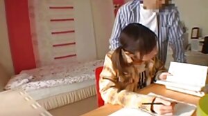 ප්‍රංශ නිරූපිකාවක් ලෙස්බියන් පුකට මසාජ් කාමරයේදී තට්ටු කරයි