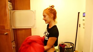 අම්මා Ariella Ferrera ට විශාල පියයුරු ඇත