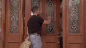 ඩැනා වෙස්පොලි ඇගේ කිරි පුක ඇගේ ආදරණීය සුළු පුත්‍රයා විසින් අනුභව කරයි