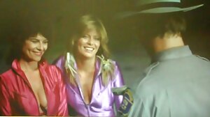 ලස්සන Naughty MILF ස්වයං වින්දනය