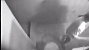 Kari කියන්නේ යන්තම් අවුරුදු 18ක් වයසැති ලස්සන brunette කෙනෙක්. ඇය තමයි