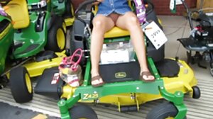 ලිලී කාටර් දැඩි ලෙස පහර දෙයි