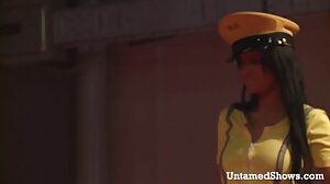 ඩොලී නෝට් ඩික් ටිකක් ගිල දමයි