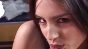 Horny Wife ඇගේම ශරීරය ඉහළට දැනෙනවා සහ දැනීමට අවශ්යයි