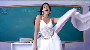 ස්ටෙප්ඩැඩ් ඔහුගේ සරාගී උණුසුම් සුළු දියණිය ලිලී ලැරිමාර්ට පහර දෙයි