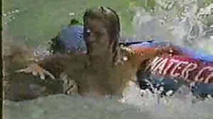 Zeus සහ Kitten අන්තර්ජාලය හරහා නපුරු වීඩියෝ කරයි