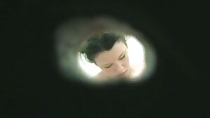 Les විශාල ගුද පබළු සහ ඩිල්ඩෝ භාවිතා කරයි