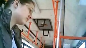 කේට් සහ සොෆියා සමඟ සම්බාහන මධ්‍යස්ථානයේ දැඩි ත්‍රිපුද්ගලයෙකි