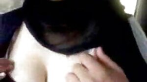 මියා හර්ලි ඇගේ පුකට කළු කුකුළා පුරවයි